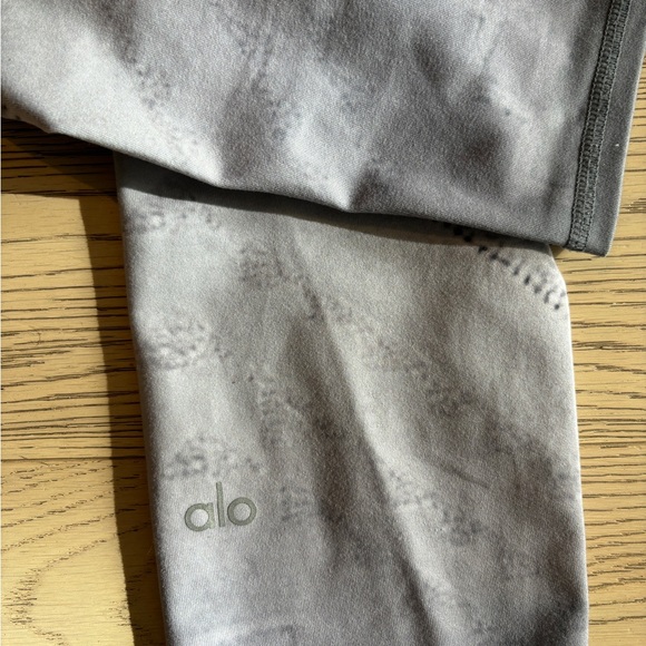 Alo Yoga Leggings High Rise Airbrush Capri - Picture 3 of 3